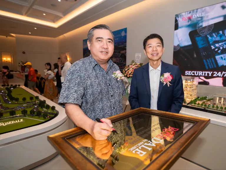 Pembukaan Besar Galeri Hartanah Rosedale — 1